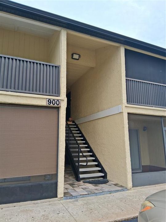 Activo con contrato: $1,300 (2 camas, 1 baños, 826 Pies cuadrados)