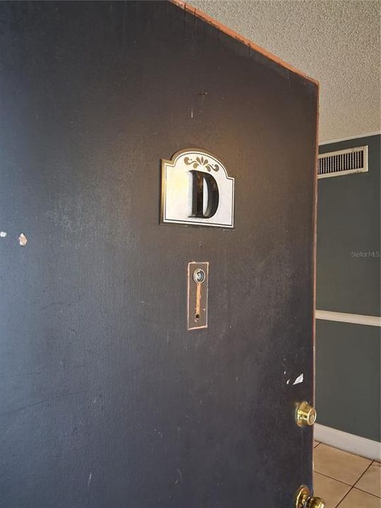 Activo con contrato: $1,300 (2 camas, 1 baños, 826 Pies cuadrados)