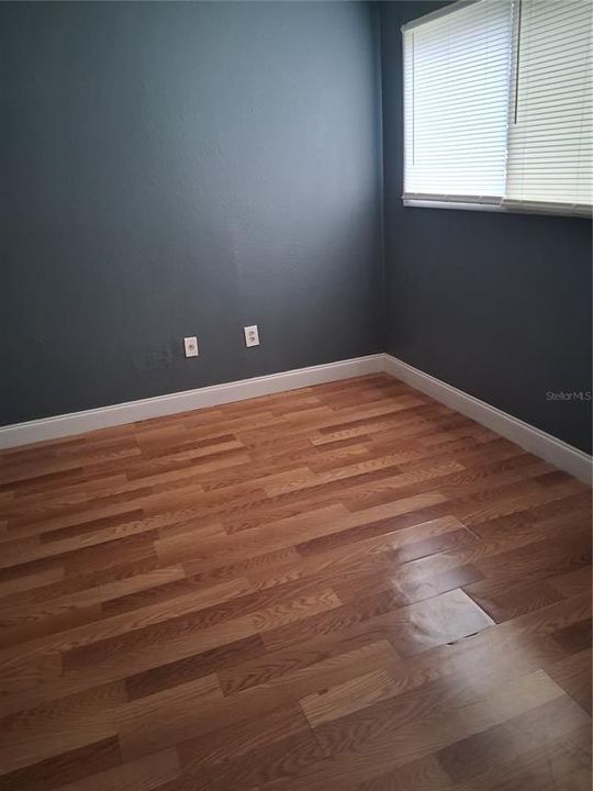 Activo con contrato: $1,300 (2 camas, 1 baños, 826 Pies cuadrados)