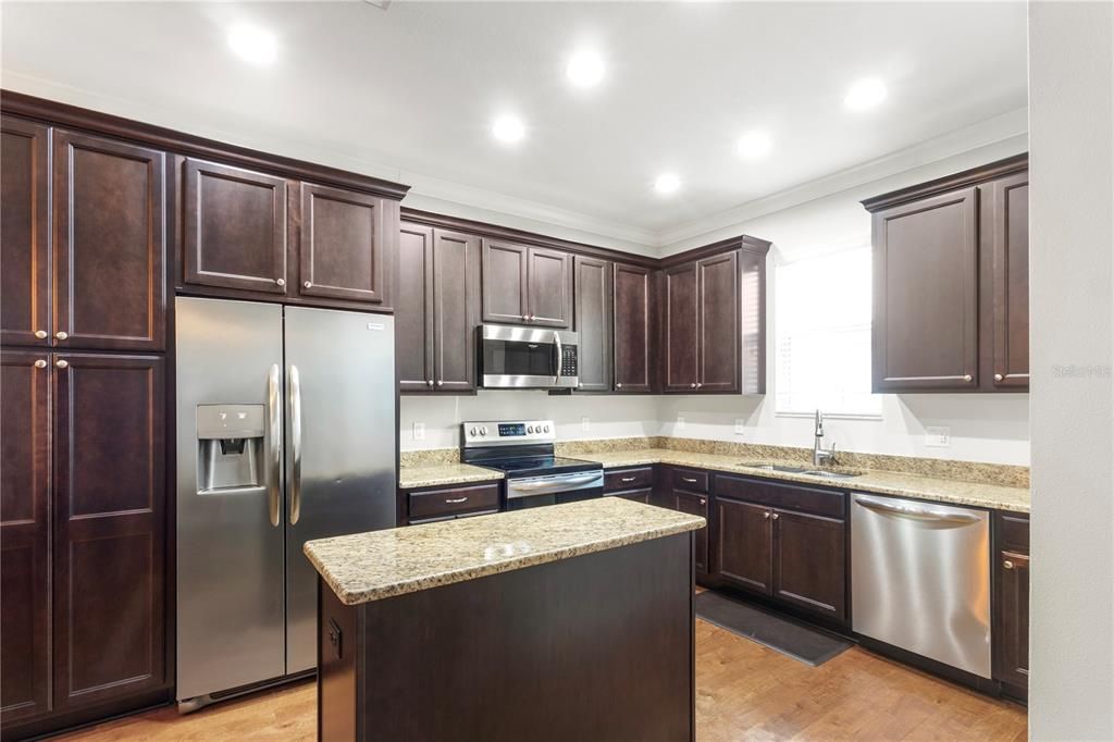 Active With Contract: $2,495 (3 beds, 2 baths, 1452 Square Feet)