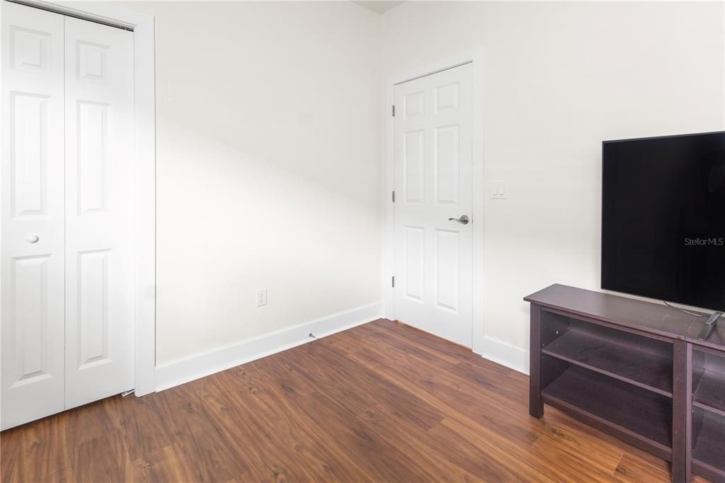 Active With Contract: $2,495 (3 beds, 2 baths, 1452 Square Feet)