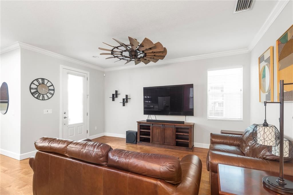 Active With Contract: $2,495 (3 beds, 2 baths, 1452 Square Feet)