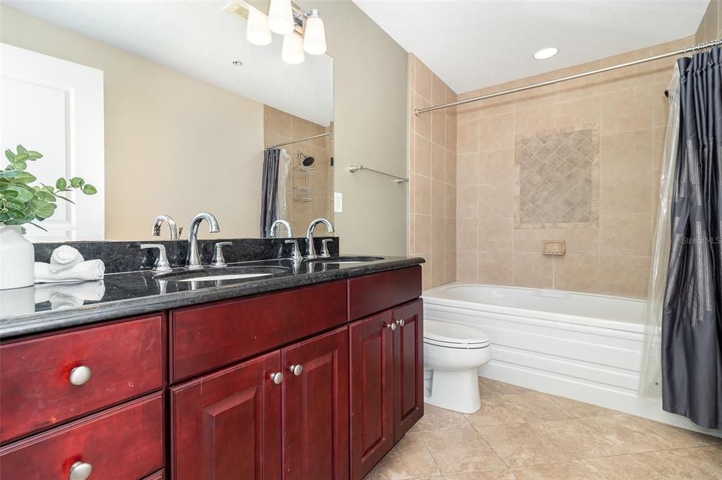 For Sale: $275,000 (2 beds, 2 baths, 1198 Square Feet)