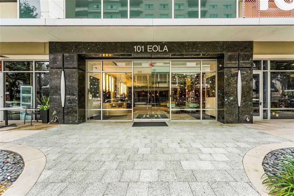 For Sale: $275,000 (2 beds, 2 baths, 1198 Square Feet)