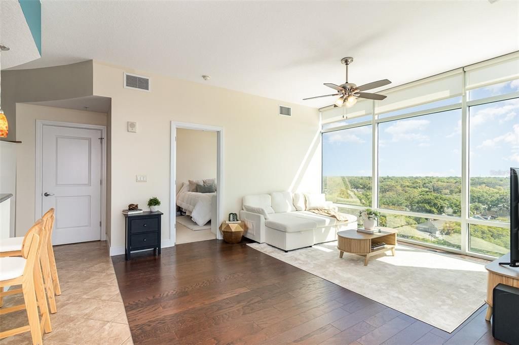 For Sale: $275,000 (2 beds, 2 baths, 1198 Square Feet)