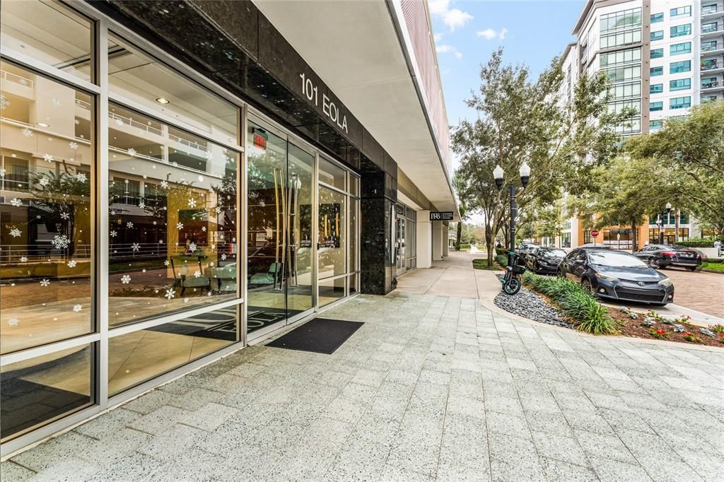 For Sale: $275,000 (2 beds, 2 baths, 1198 Square Feet)