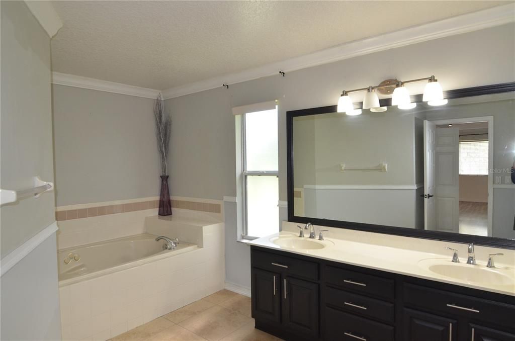 Active With Contract: $540,000 (5 beds, 3 baths, 3038 Square Feet)