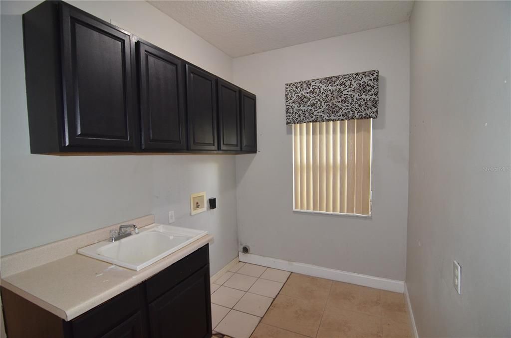 Active With Contract: $540,000 (5 beds, 3 baths, 3038 Square Feet)