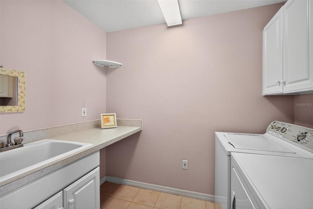 For Sale: $549,000 (4 beds, 3 baths, 2556 Square Feet)