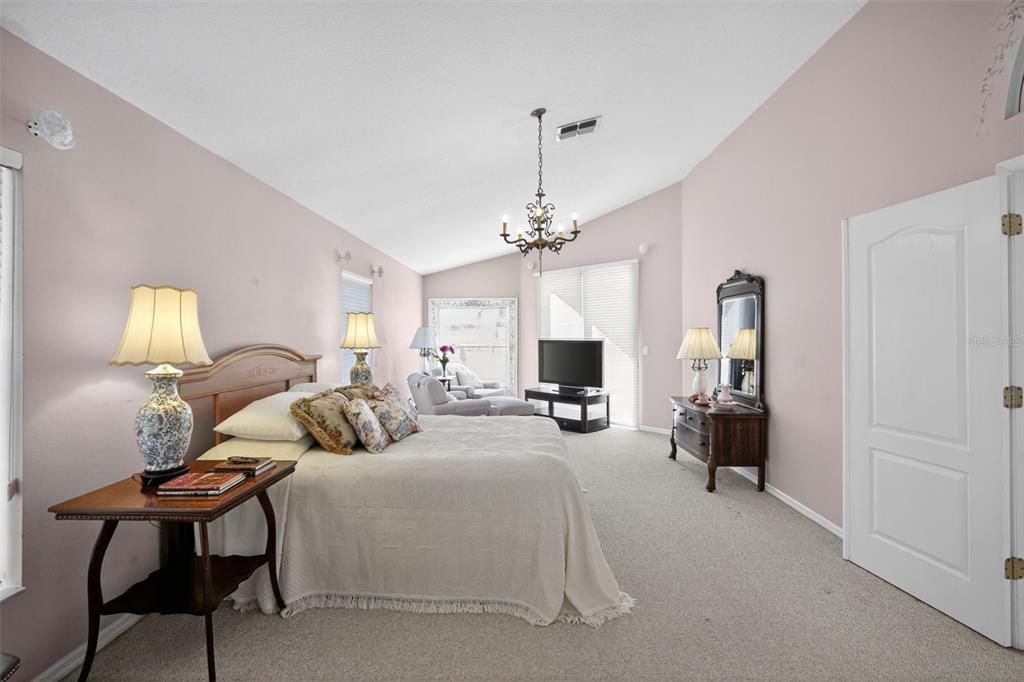 For Sale: $549,000 (4 beds, 3 baths, 2556 Square Feet)