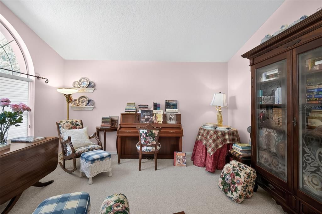 For Sale: $549,000 (4 beds, 3 baths, 2556 Square Feet)