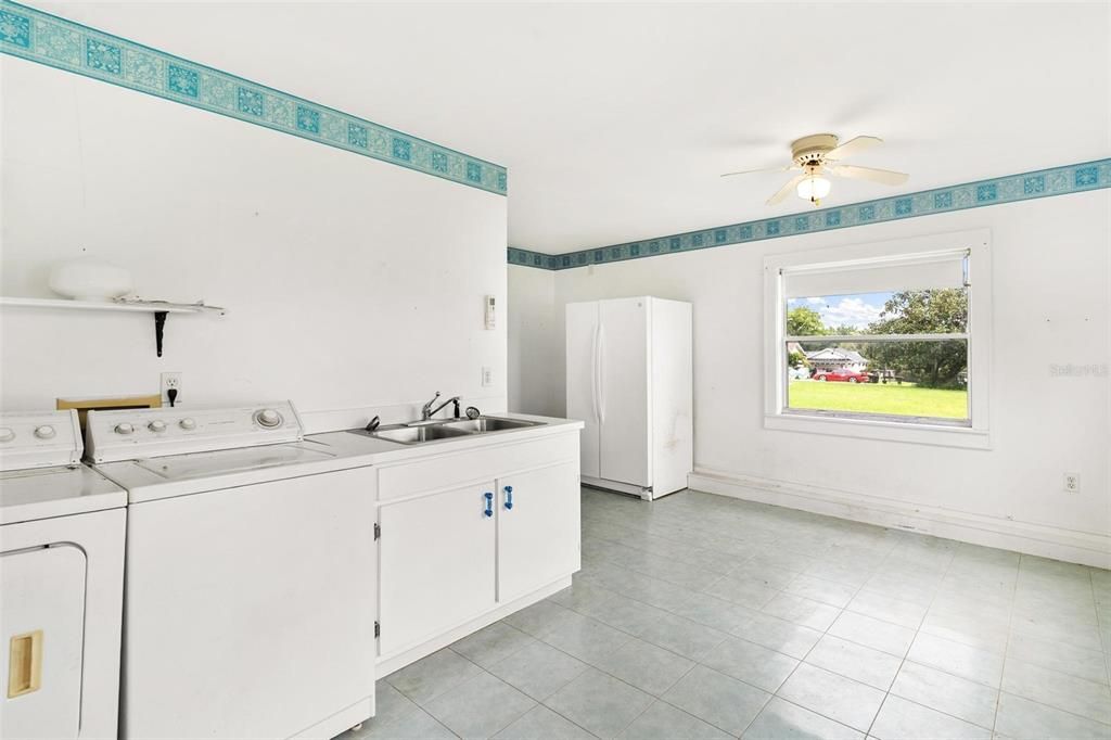 На продажу: $599,000 (4 спален, 2 ванн, 2658 Квадратных фут)