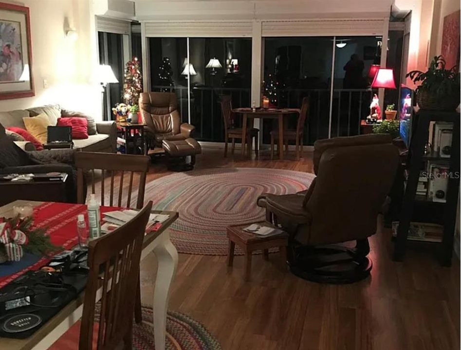 出租: $2,500 (2 贝兹, 2 浴室, 1235 平方英尺)