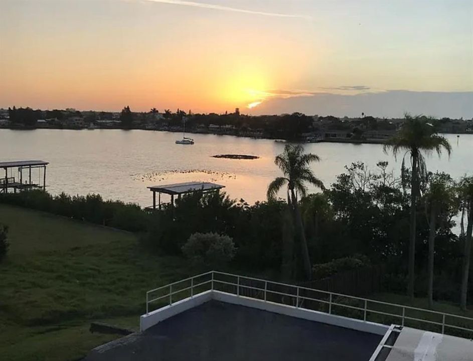 出租: $2,500 (2 贝兹, 2 浴室, 1235 平方英尺)