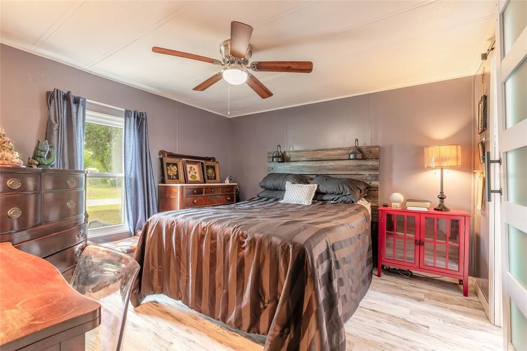 Под контрактом: $230,000 (3 спален, 2 ванн, 1104 Квадратных фут)