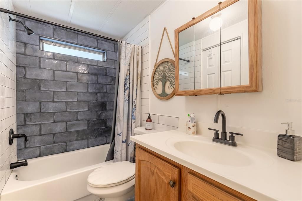 Под контрактом: $230,000 (3 спален, 2 ванн, 1104 Квадратных фут)