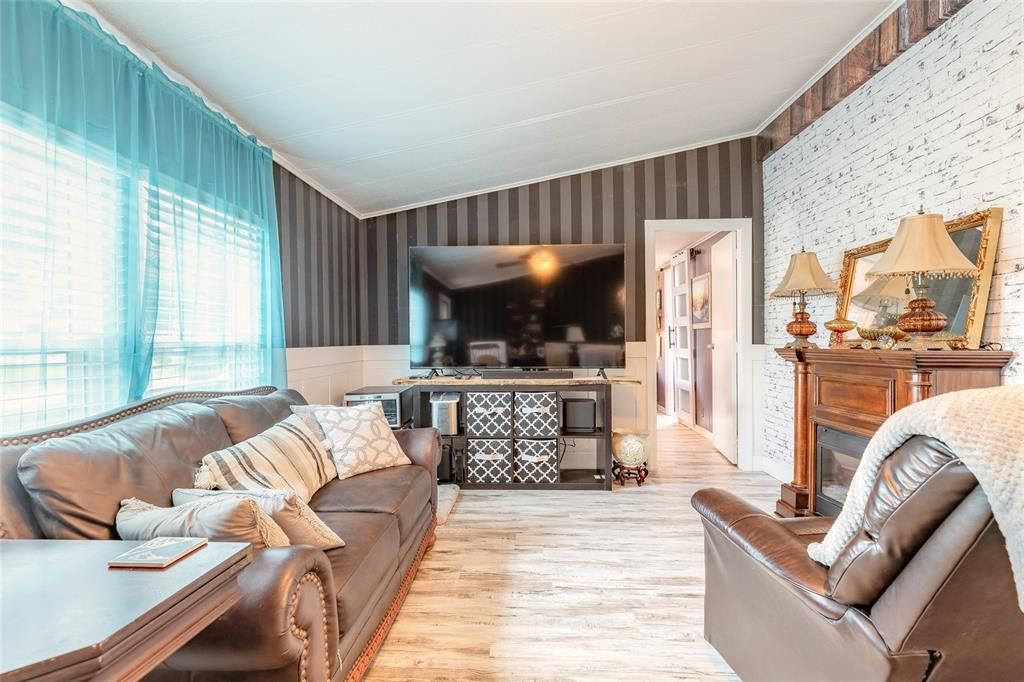 Под контрактом: $230,000 (3 спален, 2 ванн, 1104 Квадратных фут)