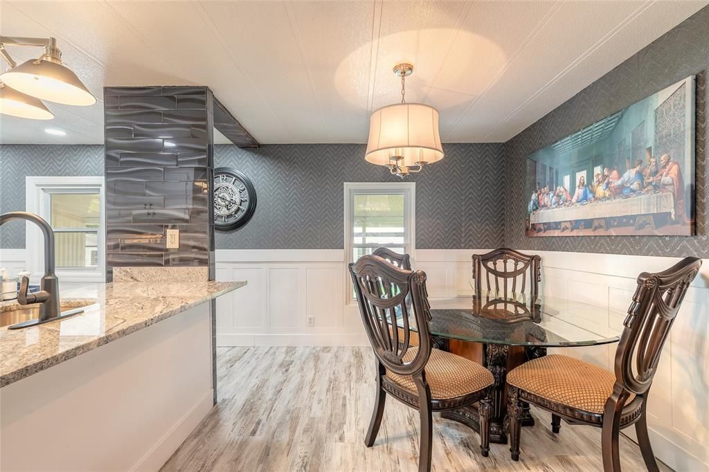 Под контрактом: $230,000 (3 спален, 2 ванн, 1104 Квадратных фут)