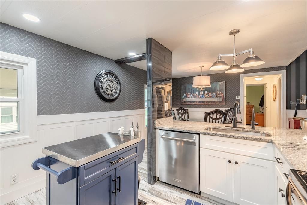 Под контрактом: $230,000 (3 спален, 2 ванн, 1104 Квадратных фут)