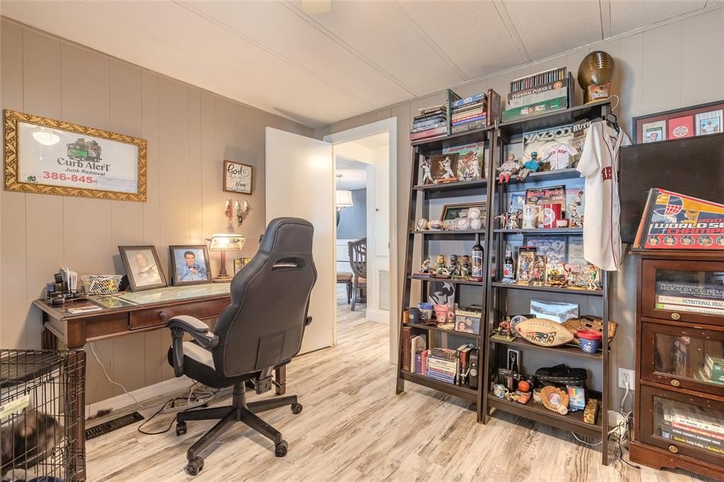 Под контрактом: $230,000 (3 спален, 2 ванн, 1104 Квадратных фут)