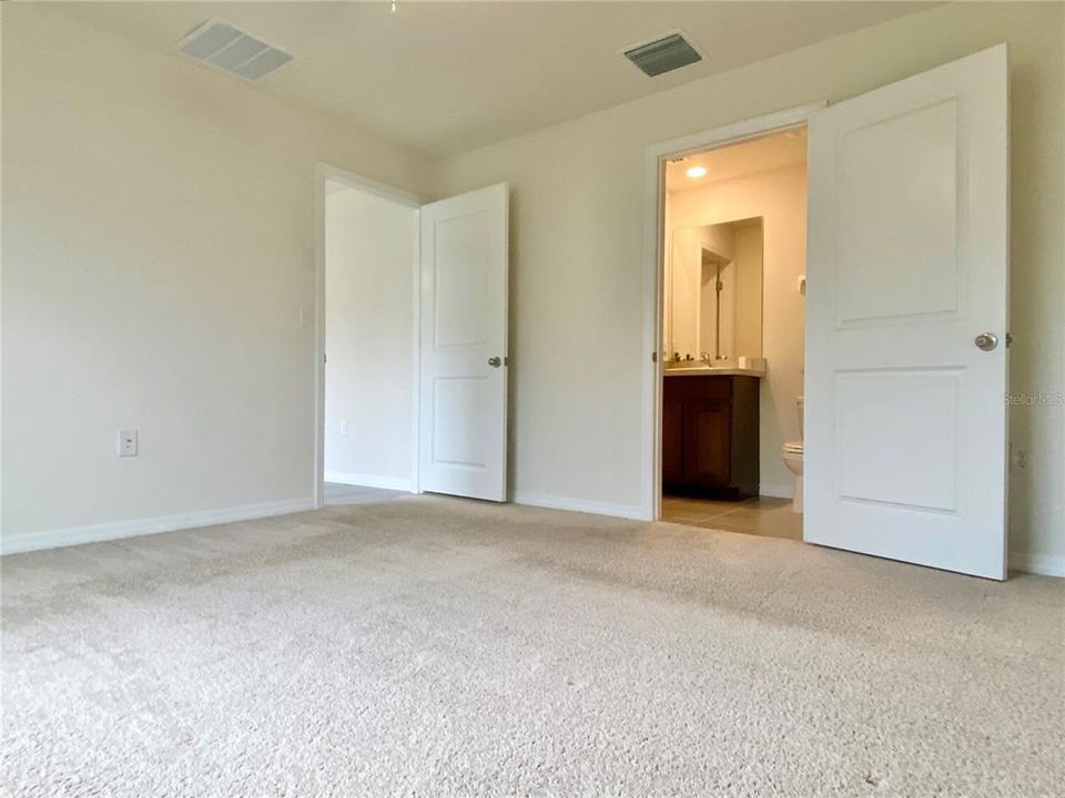 合同活跃: $2,100 (4 贝兹, 2 浴室, 1504 平方英尺)