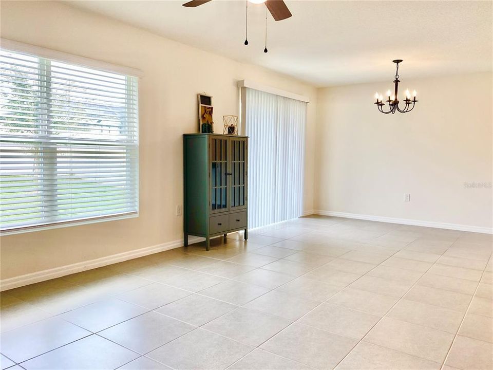 合同活跃: $2,100 (4 贝兹, 2 浴室, 1504 平方英尺)