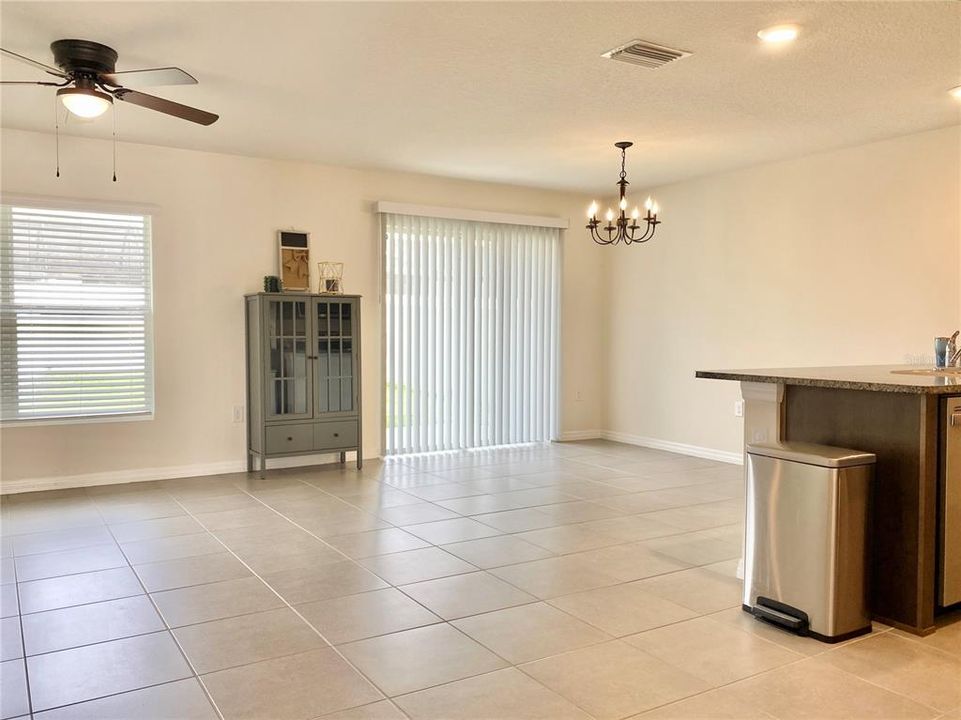 合同活跃: $2,100 (4 贝兹, 2 浴室, 1504 平方英尺)