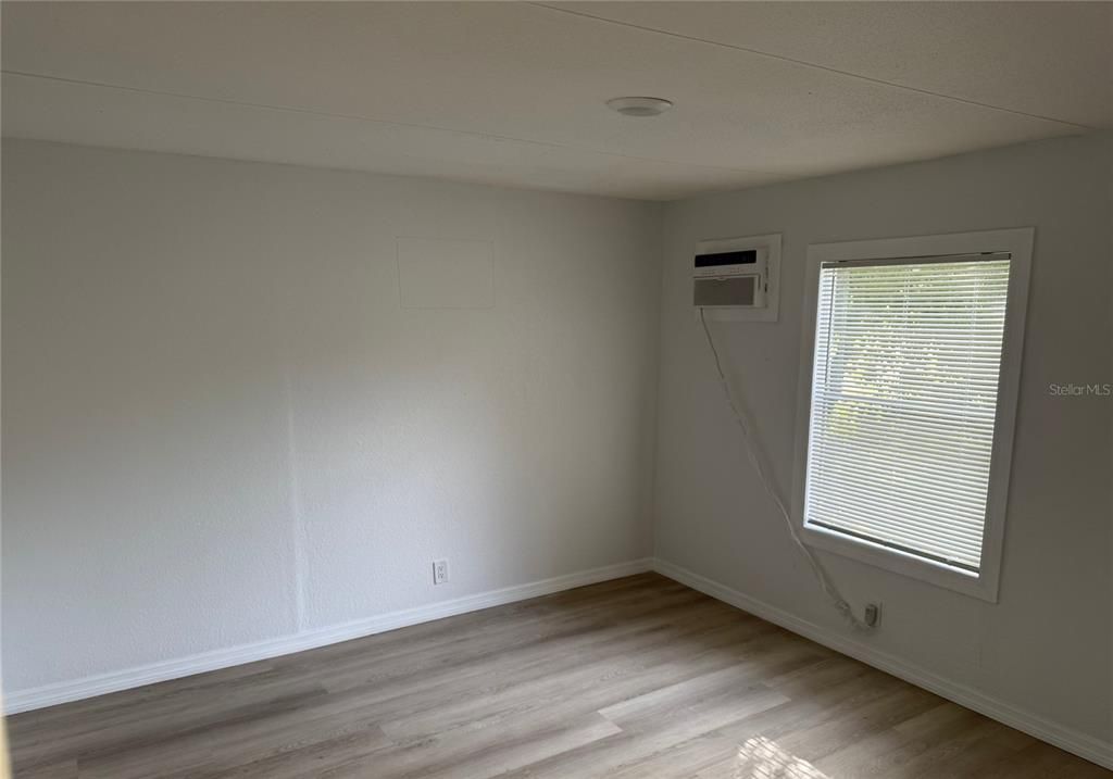 For Sale: $154,800 (3 beds, 2 baths, 960 Square Feet)