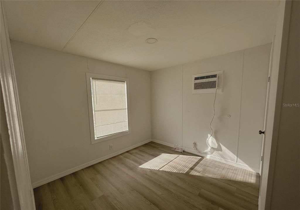 For Sale: $154,800 (3 beds, 2 baths, 960 Square Feet)