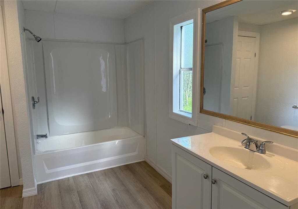 For Sale: $154,800 (3 beds, 2 baths, 960 Square Feet)