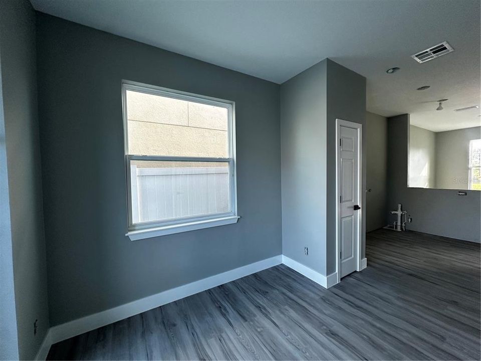 Active With Contract: $400,000 (3 beds, 2 baths, 1697 Square Feet)