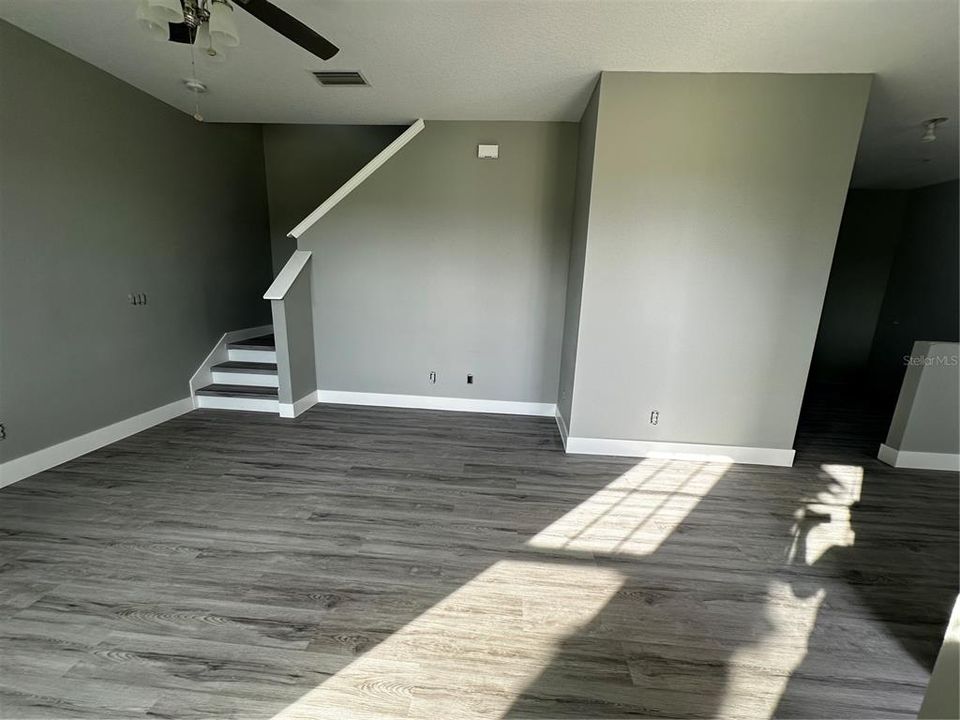 Active With Contract: $400,000 (3 beds, 2 baths, 1697 Square Feet)