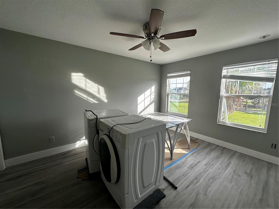 Active With Contract: $400,000 (3 beds, 2 baths, 1697 Square Feet)