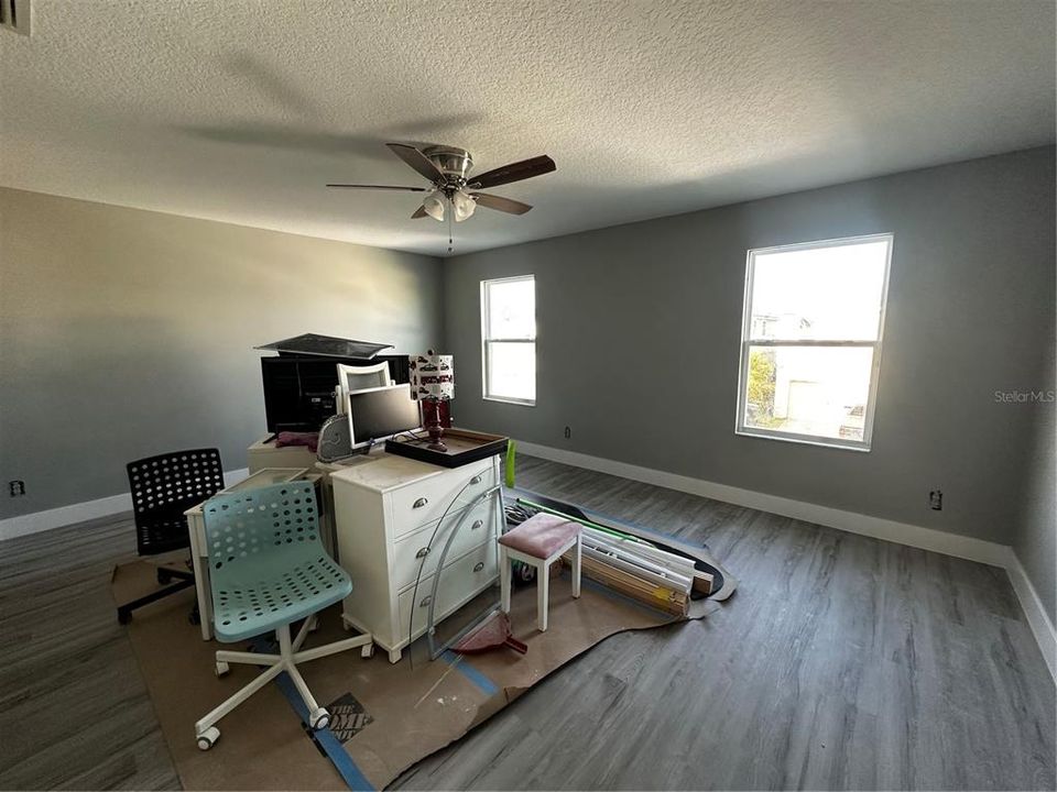 Active With Contract: $400,000 (3 beds, 2 baths, 1697 Square Feet)