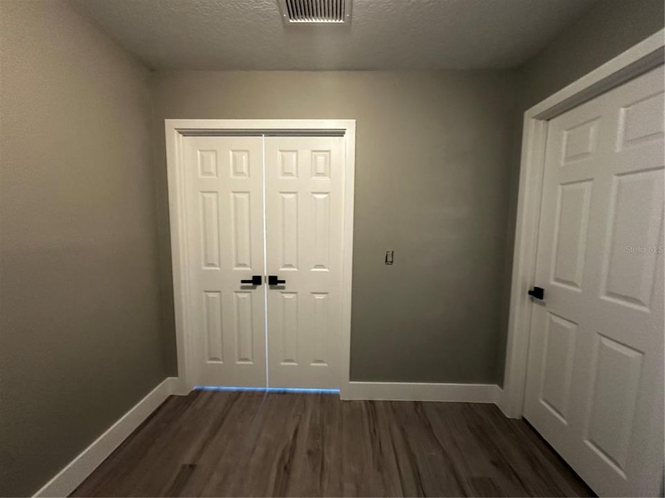 Active With Contract: $400,000 (3 beds, 2 baths, 1697 Square Feet)