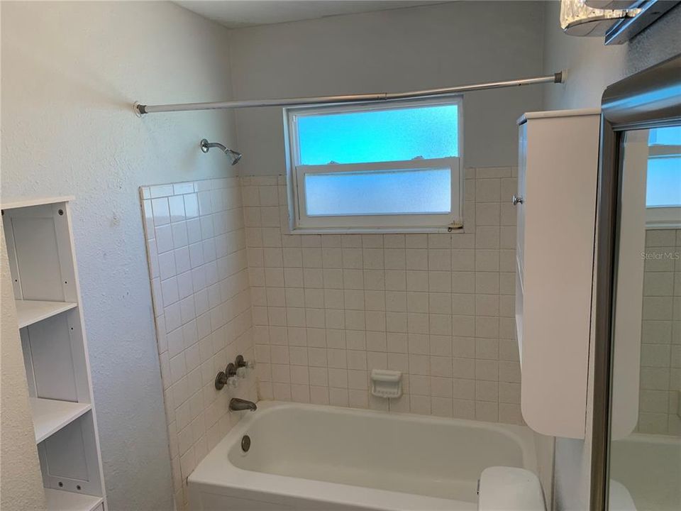 Active With Contract: $2,000 (2 beds, 1 baths, 1134 Square Feet)