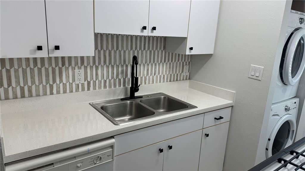 Active With Contract: $2,000 (2 beds, 1 baths, 1134 Square Feet)