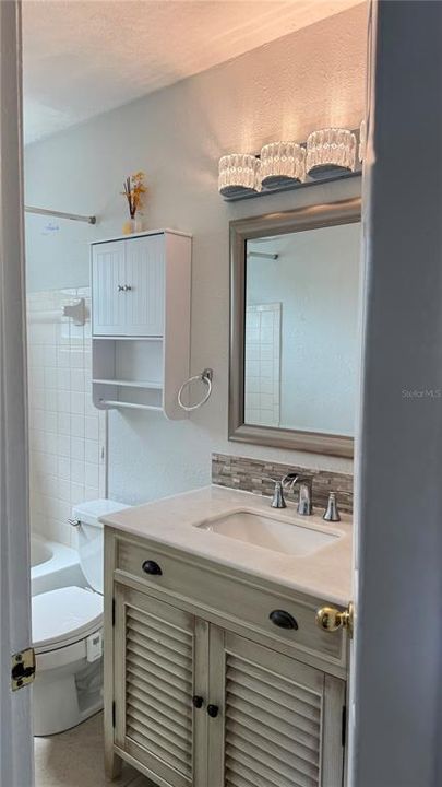 Active With Contract: $2,000 (2 beds, 1 baths, 1134 Square Feet)