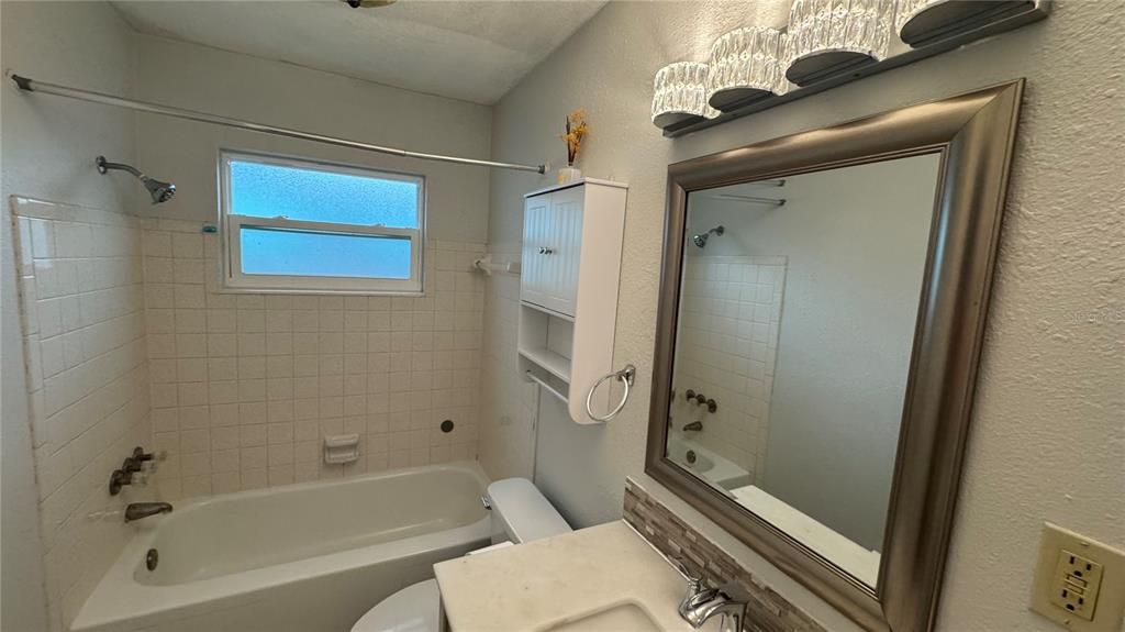 Active With Contract: $2,000 (2 beds, 1 baths, 1134 Square Feet)