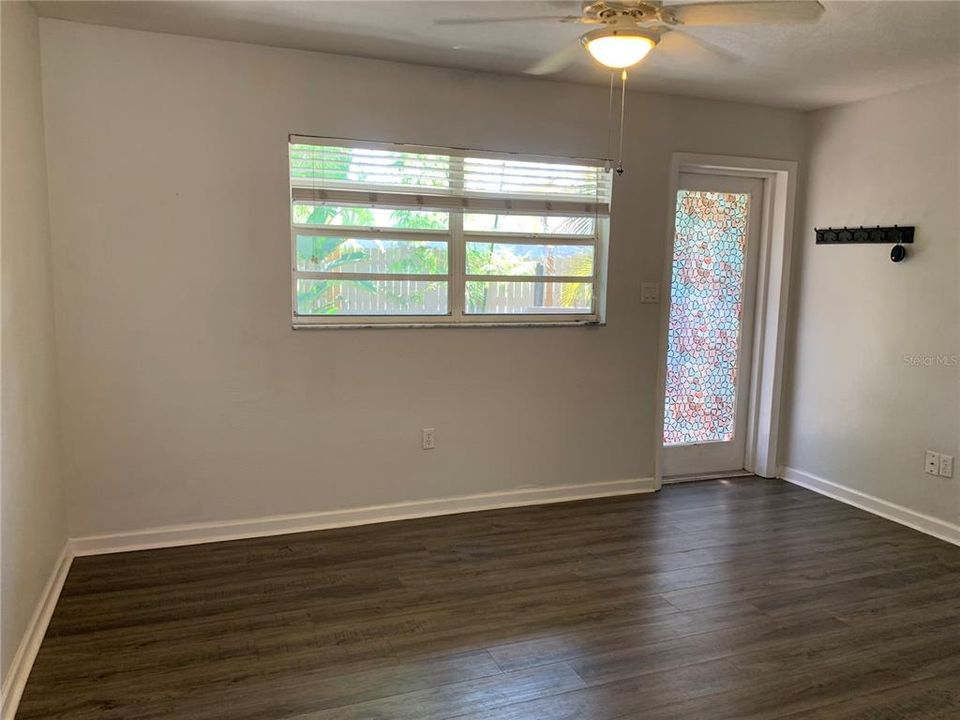 Active With Contract: $2,000 (2 beds, 1 baths, 1134 Square Feet)