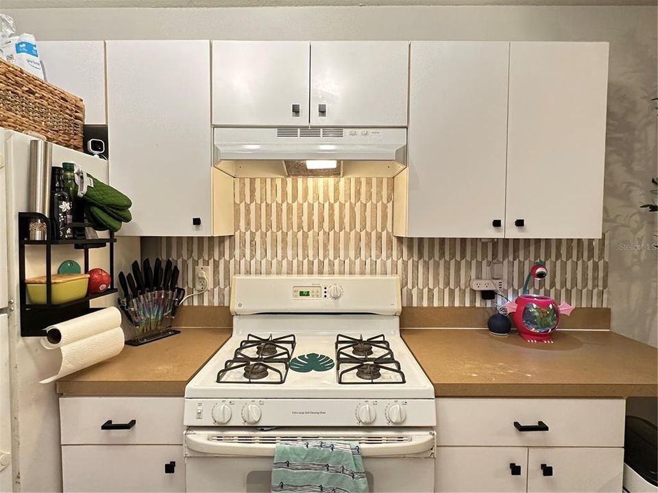 Active With Contract: $2,000 (2 beds, 1 baths, 1134 Square Feet)