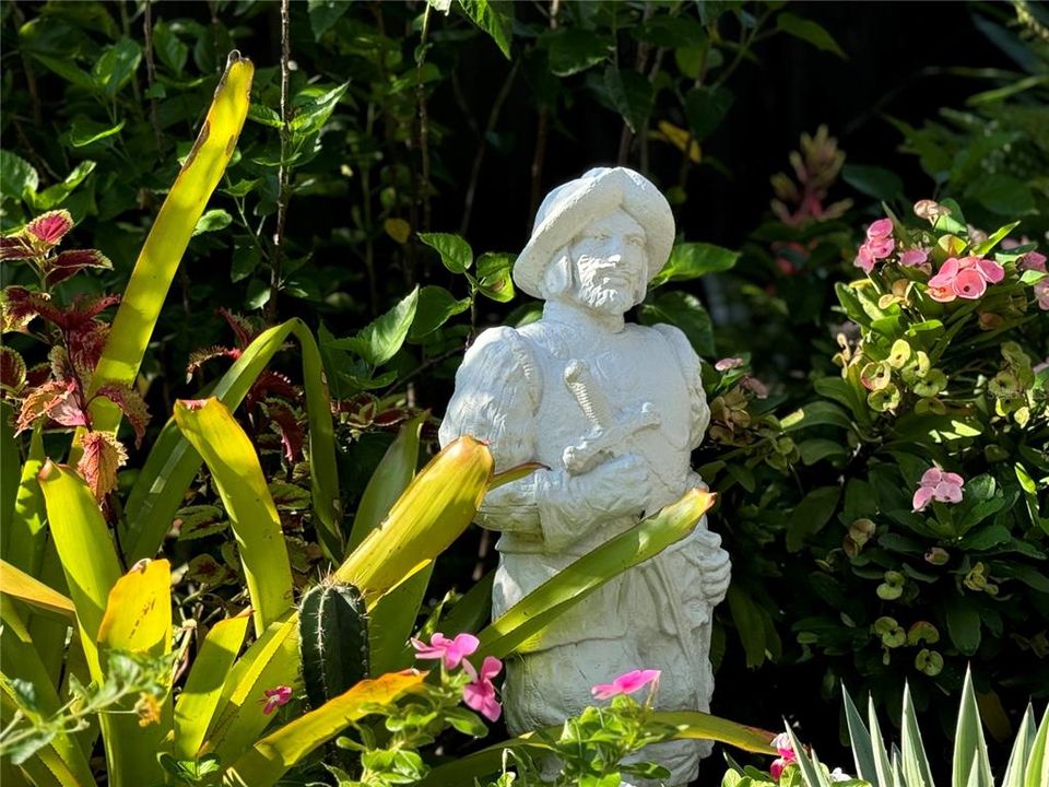 Active With Contract: $2,000 (2 beds, 1 baths, 1134 Square Feet)