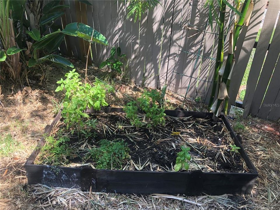 Active With Contract: $2,000 (2 beds, 1 baths, 1134 Square Feet)