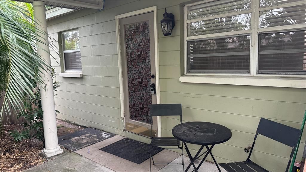 Active With Contract: $2,000 (2 beds, 1 baths, 1134 Square Feet)