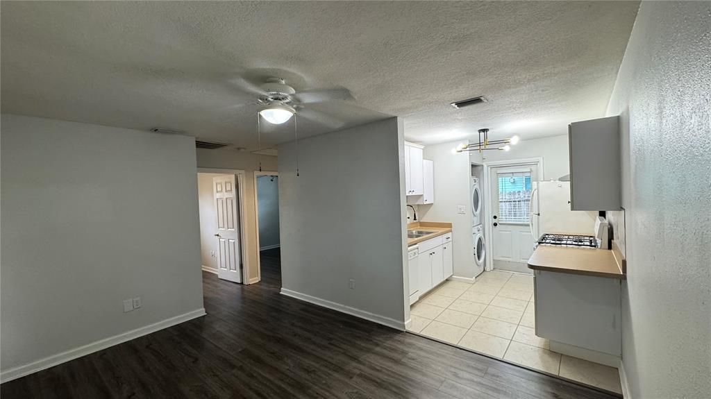 Active With Contract: $2,000 (2 beds, 1 baths, 1134 Square Feet)
