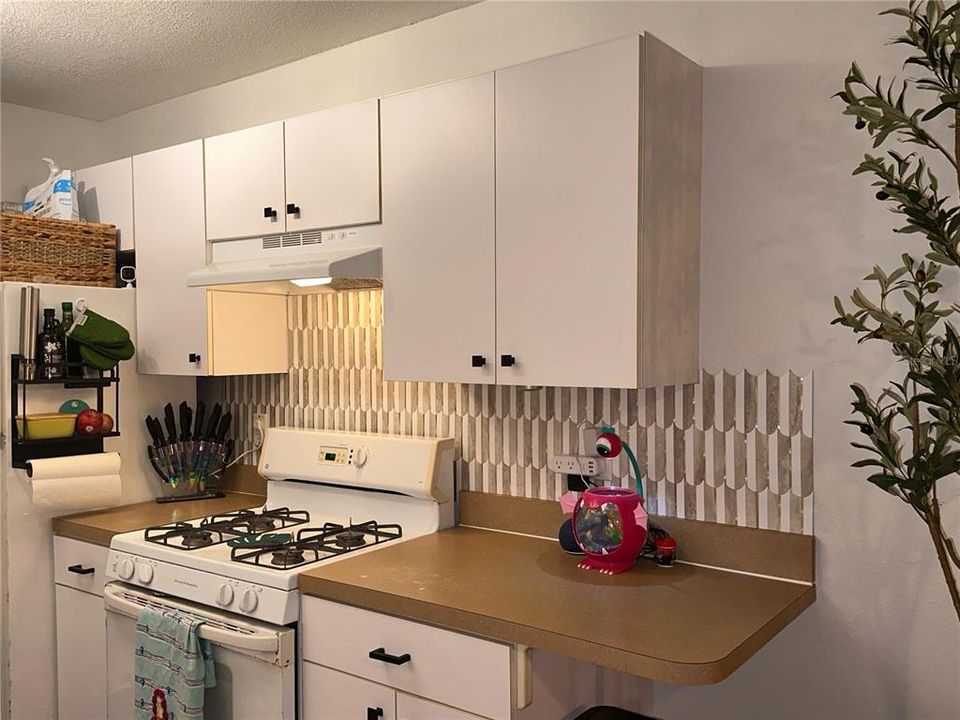 Active With Contract: $2,000 (2 beds, 1 baths, 1134 Square Feet)