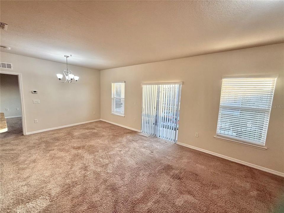 Activo con contrato: $1,900 (2 camas, 2 baños, 1200 Pies cuadrados)