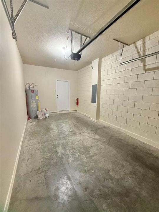 Activo con contrato: $1,900 (2 camas, 2 baños, 1200 Pies cuadrados)