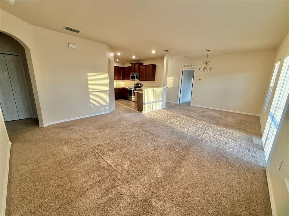 Activo con contrato: $1,900 (2 camas, 2 baños, 1200 Pies cuadrados)