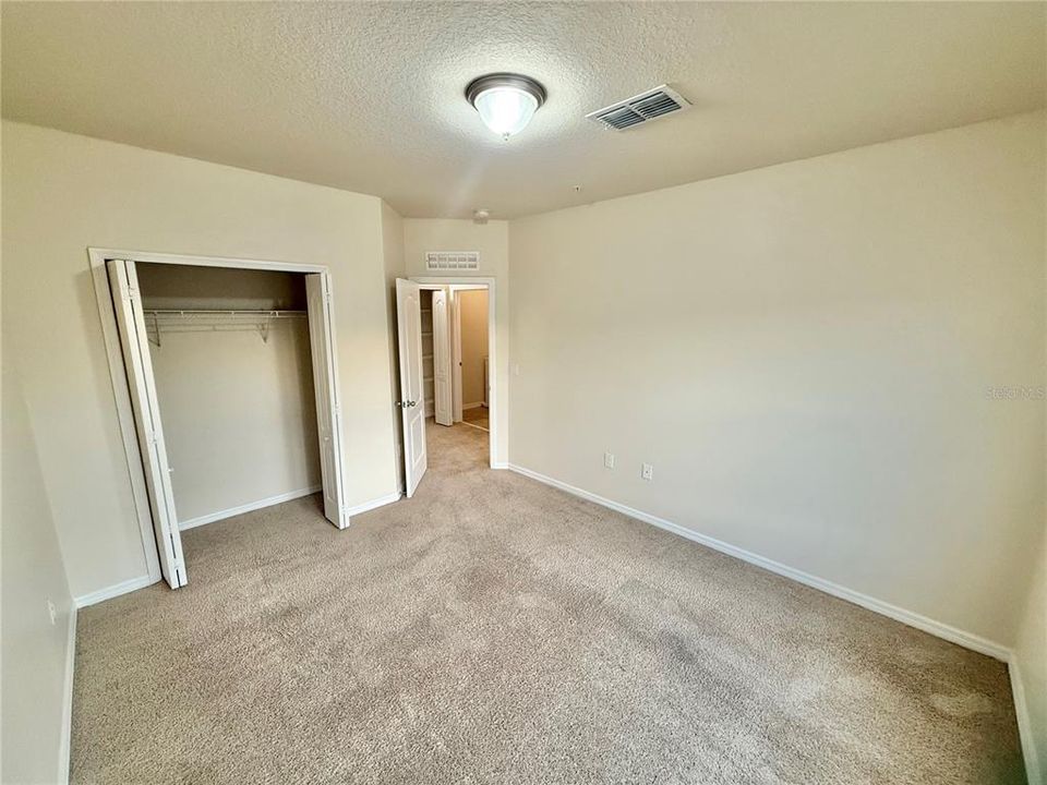 Activo con contrato: $1,900 (2 camas, 2 baños, 1200 Pies cuadrados)